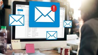 Un pensionar a făcut o mare greșeală c&acirc;nd a trimis un e-mail. S-a trezit cu mii de amenzi