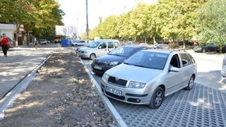 Cum &icirc;ți protejezi mașina &icirc;n vacanță. Trucuri simple care &icirc;i pot descuraja pe hoți