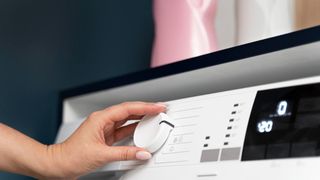 De ce apare un miros neplăcut &icirc;n mașina de spălat rufe. Cum poate fi eliminat