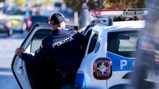 Fata unui politician, agresată după despărțire. Scenele violente au fost surprinse de camerele de supraveghere