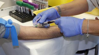 C&acirc;t c&acirc;știgă o asistentă medicală &icirc;n 2026. Diferențe mari &icirc;ntre stat și privat