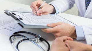 Data intrării &icirc;n vigoare a zilelor de concediu medical fără plată ar putea fi decalată. Cine ar putea fi scutit de neplată