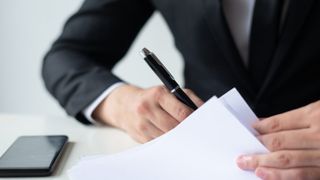 Schimbare la v&acirc;nzarea locuințelor și mașinilor. Documentul care devine obligatoriu pentru rom&acirc;ni