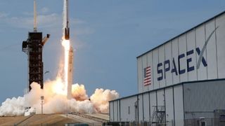 &bdquo;Nu vrem ca oamenii să aibă soarta dinozaurilor&rdquo;. Ce aflăm despre SpaceX, Starlink și banii lui Musk din documentele pentru IPO