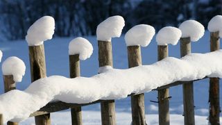 Ciclon polar peste Rom&acirc;nia. Boboteaza vine cu ninsori abundente, viscol și polei