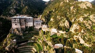 Intrarea la muntele Athos, mai complicată dec&acirc;t obținerea vizei pentru America. De ce nu are toată lumea acces