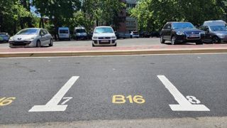 Ai bani de mașină, dar nu ai unde să o parchezi? Asta poate opri &icirc;nmatricularea