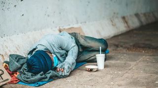 Români care trăiesc în mașini în Italia, Spania și Germania. Fața nevăzută a vieții în Occident