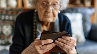 C&acirc;t vei &icirc;ncasa la pensie dacă ai avut 4.000 de lei salariu. Exemplu de calcul pentru 2026