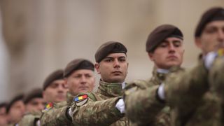 Ce se întâmplă cu serviciul militar obligatoriu în România. De ce țara noastră a ales o formă diferită