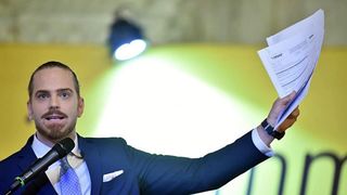 Ilan Laufer și copiii lui, loviți pe trecerea de pietoni. Fostul ministru se afla cu gemenii pe trotinetă