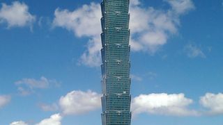 Alpinistul Alex Honnold va escalada zg&acirc;rie-norul Taipei 101 fără protecție. Show-ul, transmis &icirc;n direct pe Netflix