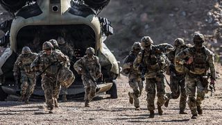Revenirea serviciului militar obligatoriu, luată &icirc;n calcul &icirc;n lipsa voluntarilor