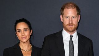 Meghan Markle se confruntă cu o primire rece &icirc;n Cotswolds. Ce le-ar fi cerut noilor vecini