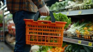 Plafonarea prețurilor la alimentele de bază, prelungită cu 3 luni. Lista produselor vizate