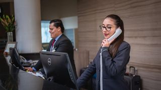 Hotelierii de pe litoral au dat startul angajărilor pentru sezonul estival. Ce salarii au cameristele