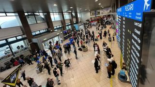 Aeroporturile Otopeni și Băneasa schimbă regulile. Vor permite lichide de p&acirc;nă la 2 litri &icirc;n bagajul de m&acirc;nă