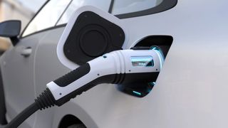 Problemele mașinilor electrice pe timp de iarnă. Ce trebuie să știe șoferii