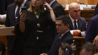 Culisele moțiunii care l-a dobor&acirc;t pe Ilie Bolojan. Cine ar fi dat undă verde