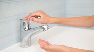 Cum poți cere reducerea facturii dacă apa caldă e sub 50 de grade