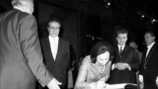 Momentul st&acirc;njenitor de la Casa Albă, c&acirc;nd Elena Ceaușescu a vrut să se impună ca mare om de știință