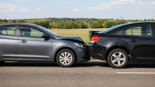 Accident cu o mașină care nu are RCA. Cine plătește daunele și c&acirc;t durează p&acirc;nă primești banii