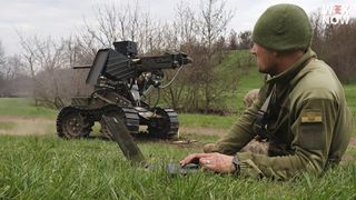 Războiul intră &icirc;n era SF. Ucraina a cucerit o poziție a Rusiei folosind doar drone și vehicule fără pilot. Cum schimbă asta arta militară