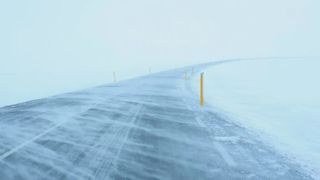 Cod Roșu de v&icirc;nt. Rafalele pot depăși viteza unei mașini pe autostradă