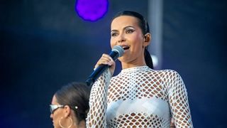 Inna, victimă a infractorilor virtuali. Au pus-o să v&acirc;ndă produse de slăbit