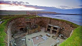 Satul vechi de 5.000 de ani din Scoția scos la lumină de o furtună și conservat aproape intact sub nisip
