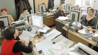 Lovitură pentru angajații de la stat. Ce trebuie să facă p&acirc;nă pe 8 octombrie 2026