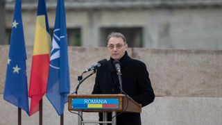 Doar lapte și miere &icirc;n Guvern. C&acirc;t c&acirc;știgă Luca Niculescu pe lună și c&acirc;t iau consilierii săi. E viață să fii bugetar &icirc;n Cancelaria Prim-Ministrului