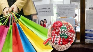 Bani &icirc;n plus de Paşte! Ce angajaţi sunt avantajaţi şi c&acirc;t primesc &icirc;n plus pe card