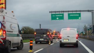 ȘOCANT. Doi rom&acirc;ni, soț și soție, au mers 100 de km cu fiul mort &icirc;n mașină, fără să-și dea seama. Oamenii au crezut că băiatul doarme
