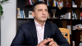NU l-ai mai văzut așa! CUM A FOST SURPRINS Vlad Țurcanu după ce A DEMISIONAT în plin scandal Eurovision 2026! IMAGINILE CARE SPUN TOTUL: "Omul plânge! "E prea..."