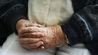 Primarul localității, DETALII CUTREMURĂTOARE despre cazul veteranului de război găsit mort în casă, în timp ce fiul său AR FI ASCUNS pentru a continua să încaseze pensia. E DE NECREZUT cât timp a zăcut bătrânul fără viață în propria locuință: "A fost..."