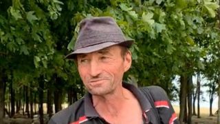 Ce s-a întâmplat, de fapt, când ciobanul a găsit drona din Vaslui?! MĂRTURIA bărbatului şi detaliile care AU IEȘIT LA IVEALĂ după intervenţia autorităţilor: "Am scos ceva rotund şi firele..."