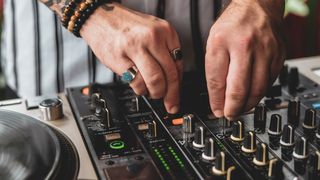 DJ-ul Hugo Bianco, acuzat că ar fi coordonat o rețea internațională de substanțe interzise