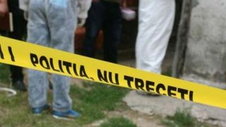 DETALII ȘOCANTE SCOASE LA IVEALĂ de vecinii femeii găsite fără viaţă împreună cu nepoţii săi. CE S-A ÎNTÂMPLAT, DE FAPT, ÎN APARTAMENTUL din Târgu Jiu: "I-au spart ușa, i-au spart vitrina, i-au spart geamurile. Se certau de..."