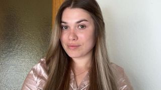 VIDEO Alina Mădălina, nevoită să intre pe LIVE la 5 dimineața. Tiktokerița tremură toată de FRICĂ și DISPERARE, implorându-l pe iubitul ei. Internauții sunt socați DE CE AU AUZIT: "Astfel de înregistrări nu e ok să apară în online. Să sune poliția că..."