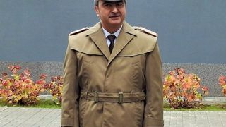 O zi pe care familia generalului Dorin Ioniță nu şi-ar fi dorit să o trăiască. Trupul neînsuflețit A FOST DEPUS la capelă, iar IMAGINILE DE LA PRIVEGHI sunt dureroase. În astfel de momente, rămân doar tăcerea, rugăciunile şi amintirile