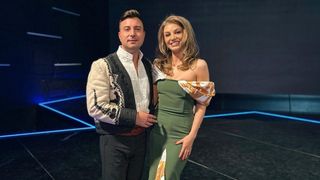 În timp ce Valentin Sanfira se relaxează în vacanță, Codruța Filip face ceva total neașteptat. LOCUL UNDE A FOST SURPRINSĂ