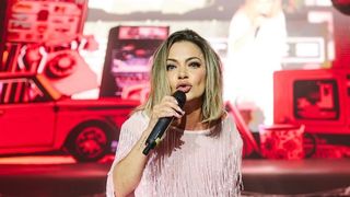 Moment viral cu Andreea Antonescu la o cantare! Artista a cantat intr-un concert fara spectatori! Comentariile pline de ironii curg intr-una pe Tiktok: "Erau 10 oameni cu tot cu personalul"