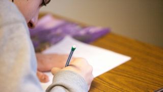 Incredibil ce a declarat un candidat la BAC-ul de toamnă! Cum a reușit să învețe operele la limba română cu ajutorul unui rapper: „Am ascultat niște piese să le înțeleg mai repede”