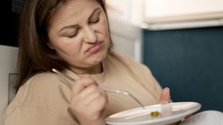 GREȘEALA făcută de rom&acirc;ni atunci c&acirc;nd vor să măn&acirc;nce sănătos! Elimină complet g...
