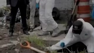Descoperire macabră! Peste 30 de cadavre au fost găsite într-o casă abandonată. FOTO