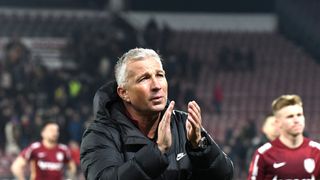 Dan Petrescu a fost operat de urgență! Care este starea antrenorului de fotbal: &bdquo;&Icirc;i ținem pumnii&rdquo;