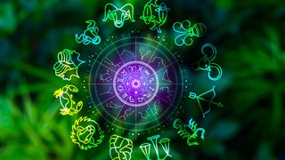 Horoscop duminică, 3 mai 2026: Semnul zodiacal care are parte de norocul vieții sale. Are toate șansele ca dragostea să &icirc;l lovească &icirc;n plin