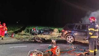 Două persoane și-au pierdut viața și alte trei se află &icirc;n stare critică după un eveniment rutier provocat &icirc;n Bihor de un șofer &icirc;ncepător