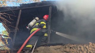 Un bărbat de 72 de ani din Giurgiu și-a pierdut viața după ce gospodăria sa a fost cuprinsă de foc. Mai multe locuințe din zonă au fost afectate